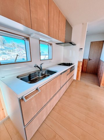 長房町　中古戸建のキッチン|ガスならではの高火力で、毎日の料理がより効率的に進みます。