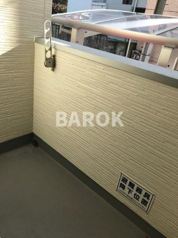 福岡市東区馬出１丁目のアパートのバルコニー