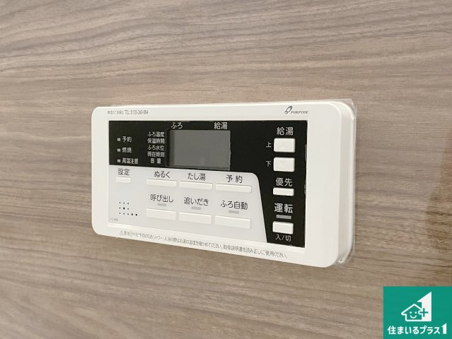宇治市五ケ庄一里塚　第1期　新築一戸建てのキッチン|リビングと統一感があり、使い勝手のいいキッチン。広々としているので、二人並んで作業が出来ちゃいます。お子様と一緒に色々なお料理に挑戦できるスペースがあります。