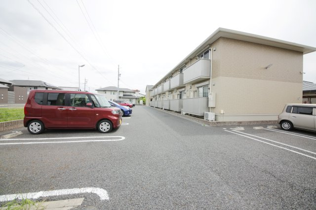ヴィラ小山 Aの駐車場