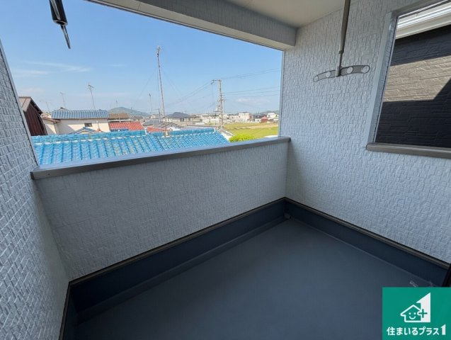 和歌山市北出島　第1期　新築一戸建てのバルコニー|ワイドバルコニーは洗濯物を干すスペースが広いのでご家族が多くても安心！