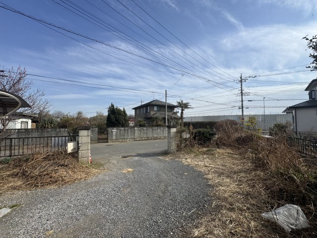 -三丁目不動産-深谷市岡部　売土地の前面道路含む現地写真