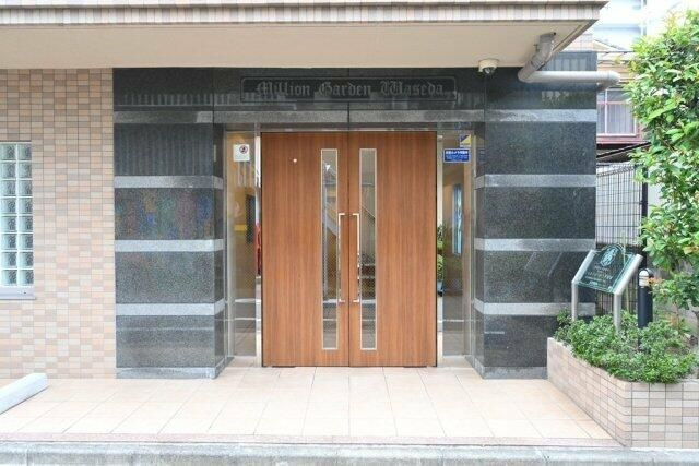 ミリオンガーデン早稲田のエントランス