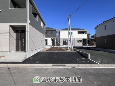 【駐車場】 | CRADLEGARDEN結城市結城第43Ⅱ期　4号棟 | コンクリート舗装された駐車場は雨の時も水たまりにならずに便利です♪
