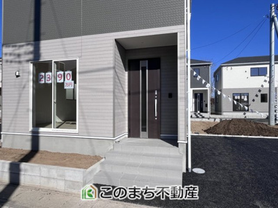 【エントランス】 | CRADLEGARDEN結城市結城第43Ⅱ期　4号棟 | 雨の日のご帰宅時も安心の広々玄関ポーチ♪