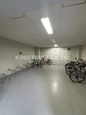 セイワパレス梅田茶屋町のその他共用部分|屋根付き駐輪場です