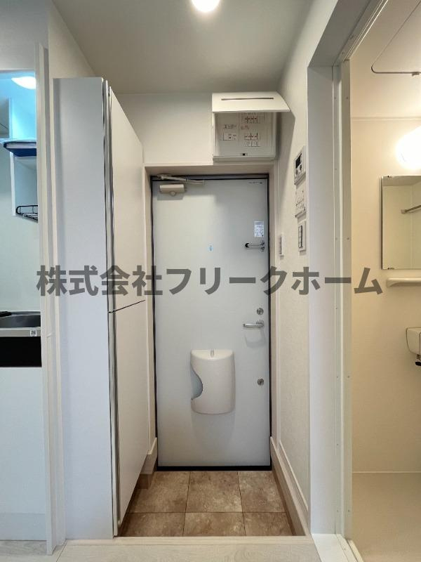 武蔵野市関前５丁目のアパートの玄関