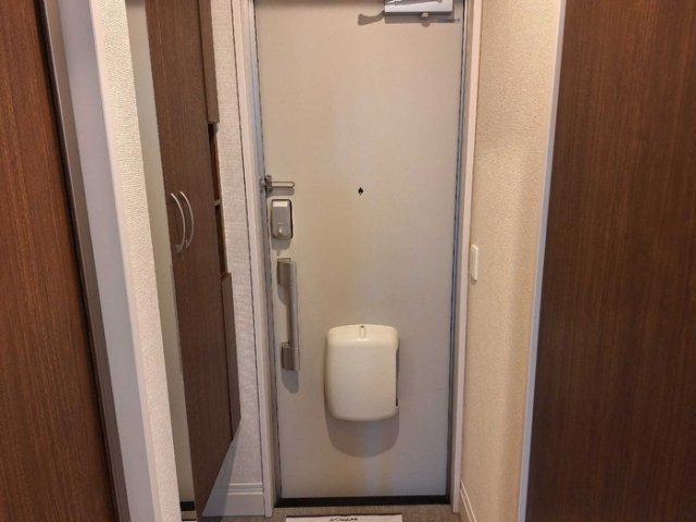 コリーヌ・ドゥの玄関