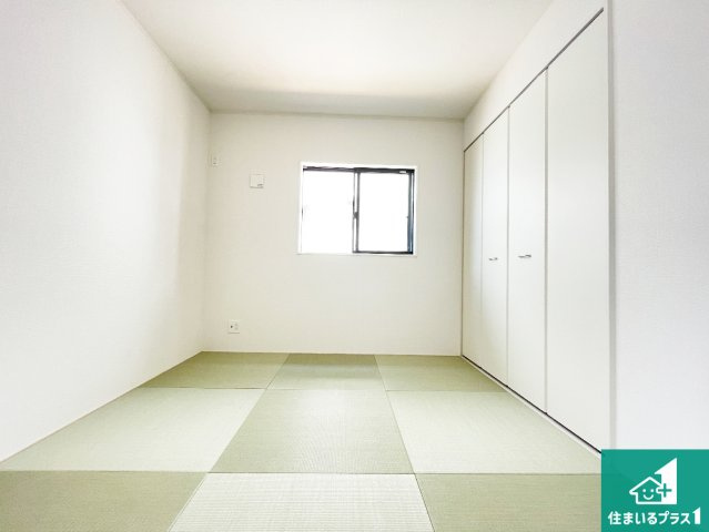 1(土)2(日)現地説明会　天理市杉本町　全4邸の和室|一室あると便利な和室は客間としてだけでなく、小さなお子様のプレイルームや食後のくつろぎスペースとしてもご利用いただけます。収納もついていますので大活躍間違いなし！