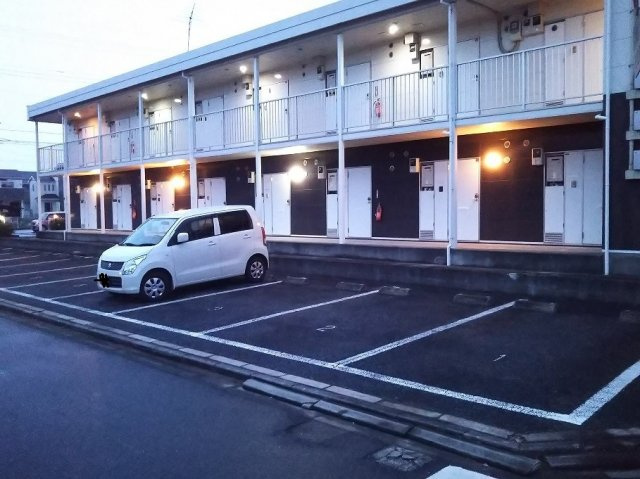 レオパレスコースト・フィールズの駐車場