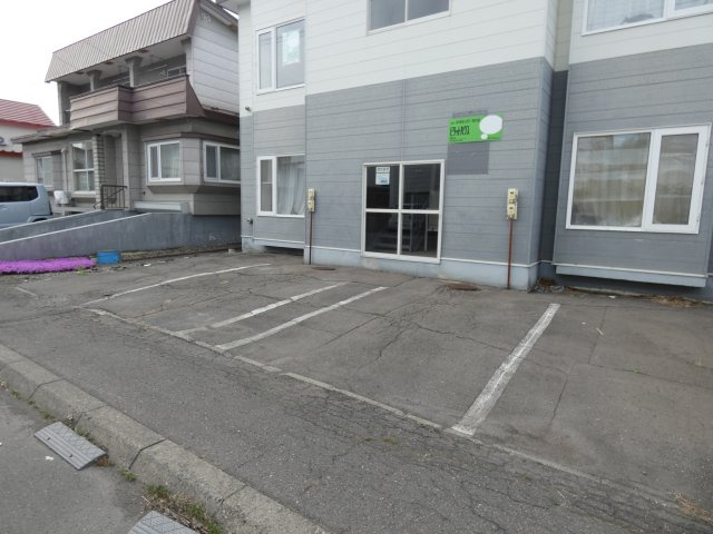コーポMAYの駐車場
