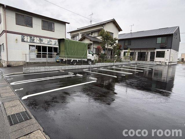 ウィット築地の駐車場