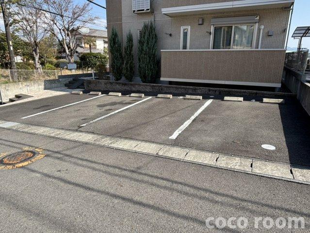 アムール　Ａの駐車場