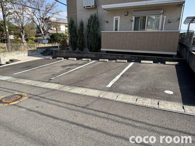 アムール　Ａの駐車場