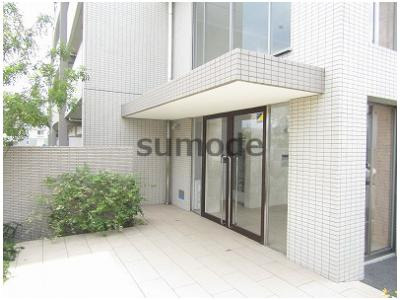 クレセントコートのエントランス