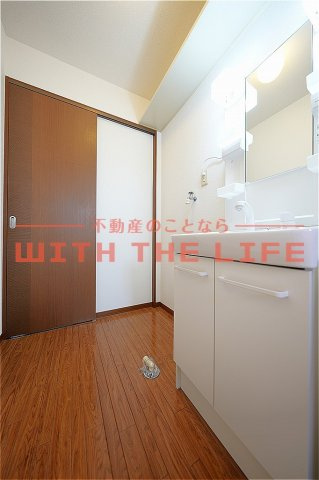 フォンテーヌ宮ノ陣Ⅰ【キャッシュバック対象物件】の洗面所|ゆったりとスペースのある洗面所※現状優先