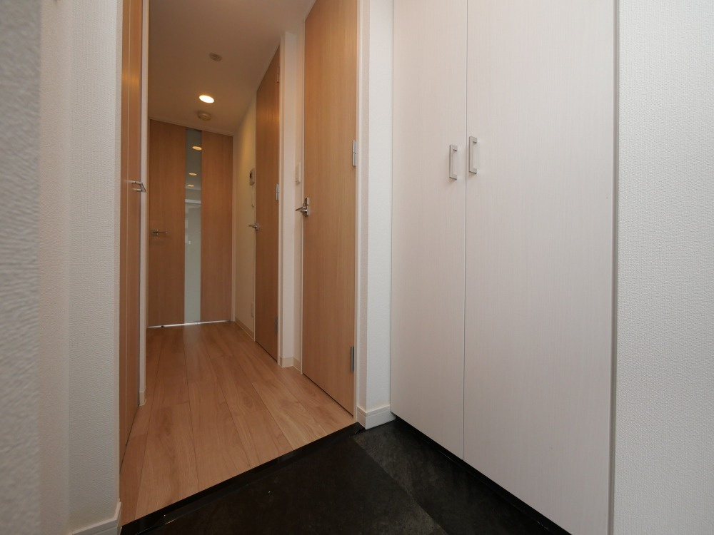 プレサンス四天王寺前夕陽ヶ丘の玄関