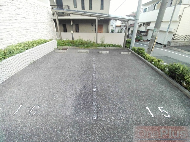 リブェール天城の駐車場
