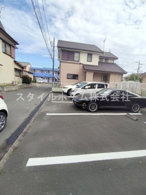 【駐車場】 | メゾン・ド・ノワ | 駐車場に車を止められます