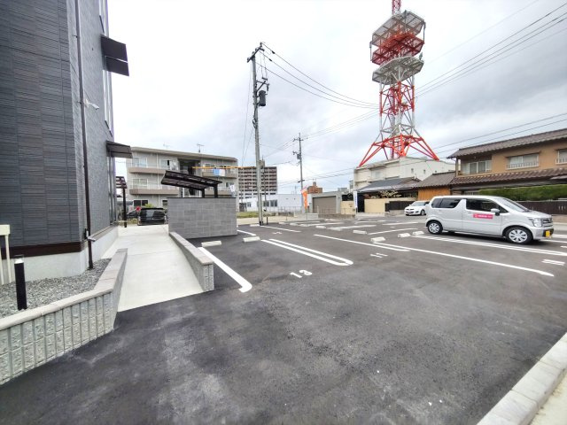 ジャンティリッツ西条の駐車場