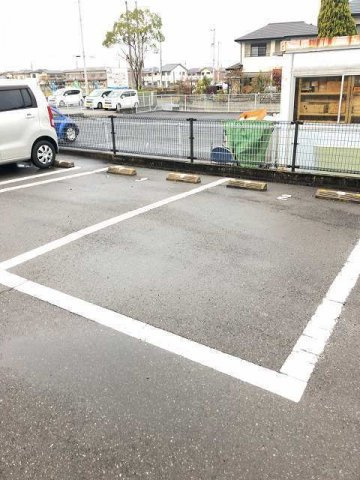 サンライズ・フジＣの駐車場|駐車スペースもあります