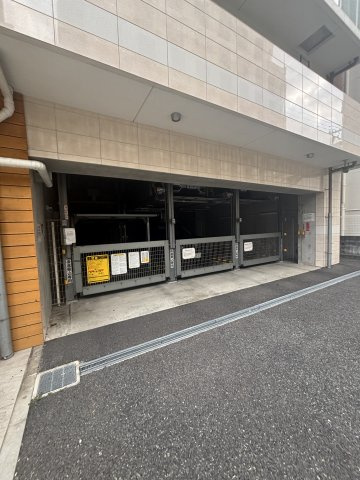 セレニテ神戸元町の駐車場