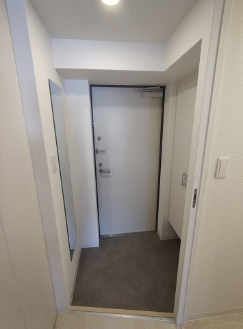 セレニテ神戸元町の玄関