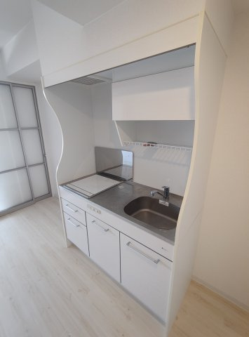 セレニテ神戸元町のキッチン