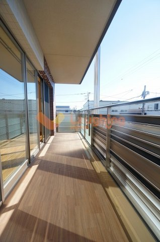 サニーコート梅満のバルコニー|外からの目が気にならないバルコニーで洗濯物が干せます