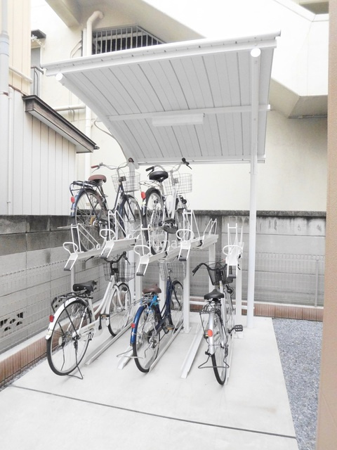 リリウムのその他共用部分|屋根付き２段式自転車ラック。