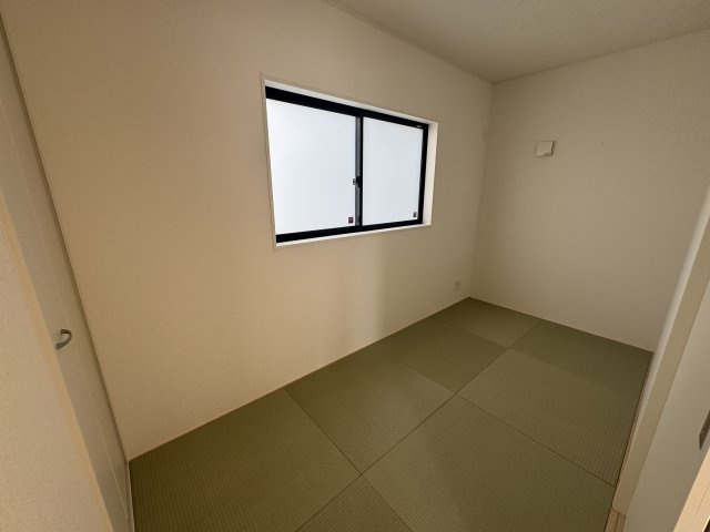 うるま市与那城屋慶名　第6（全4棟）1・4号棟の和室|4号棟　洋風和室4帖＋収納付き♪