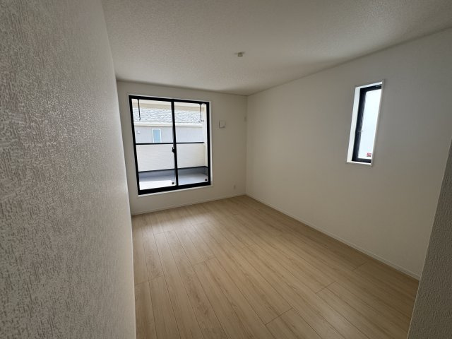 うるま市与那城屋慶名　第6（全4棟）1・4号棟の洋室|4号棟　洋室6.5帖＋WIC2帖付き♪（WIC×2部屋）