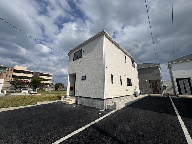 うるま市与那城屋慶名　第6（全4棟）1・4号棟の外観|4号棟　並列駐車2台完備♪EV車充電設備付き♪