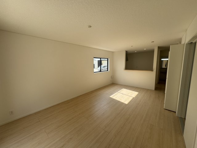 うるま市与那城屋慶名　第6（全4棟）1・4号棟の居間・リビング|4号棟　LDK18.2帖♪リビング階段＆リビング収納2ヶ所付き♪