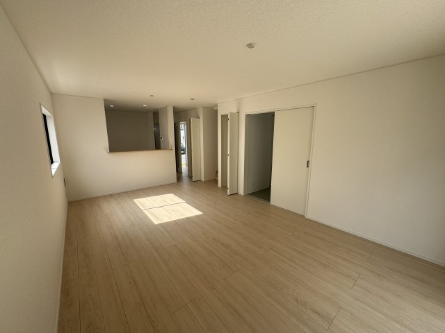うるま市与那城屋慶名　第6（全4棟）1・4号棟の居間・リビング|4号棟　LDK18.2帖♪リビング階段＆リビング収納2ヶ所付き♪