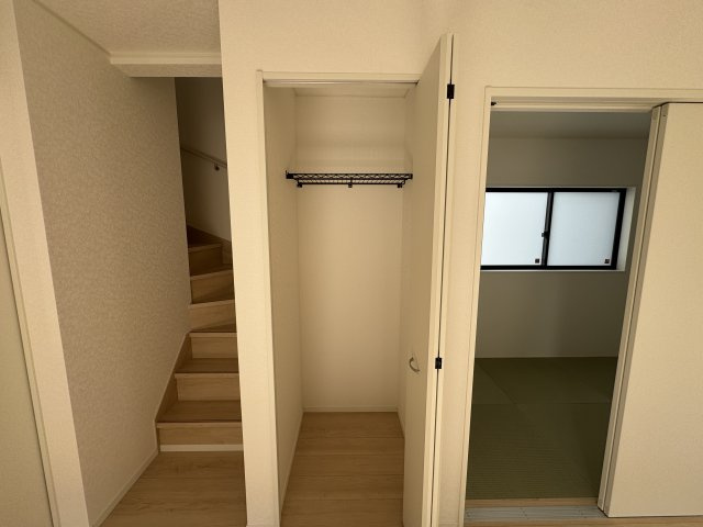 うるま市与那城屋慶名　第6（全4棟）1・4号棟の収納|4号棟　LDK18.2帖♪リビング階段＆リビング収納2ヶ所付き♪