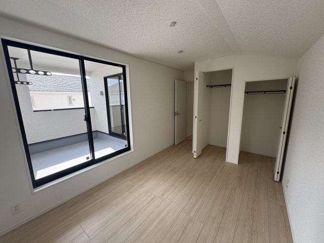 うるま市与那城屋慶名　第6（全4棟）1・4号棟の洋室|4号棟　洋室6.5帖＋Wクロゼット付き♪