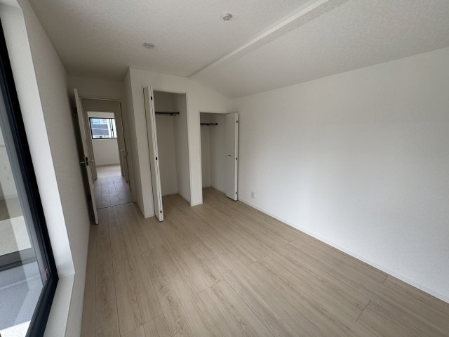 うるま市与那城屋慶名　第6（全4棟）1・4号棟の洋室|4号棟　洋室6.5帖＋Wクロゼット付き♪