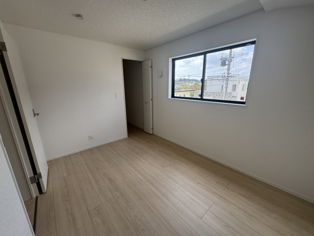 うるま市与那城屋慶名　第6（全4棟）1・4号棟の洋室|4号棟　洋室6帖＋WIC2帖付き♪（WIC×2部屋）