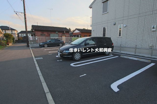 ラフィーネAの駐車場