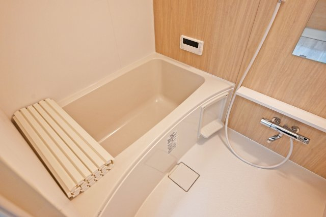 西宮市小松南町2丁目中古戸建│3LDK+駐車1台可(制限有)の浴室|一日の疲れが取れる、一番落ち着ける場所。
毎日のバスタイムを癒やしの時間に♪
