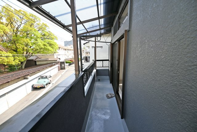 西宮市小松南町2丁目中古戸建│3LDK+駐車1台可(制限有)のバルコニー|朝の光を感じながら気持ちよく一日をスタートできます。