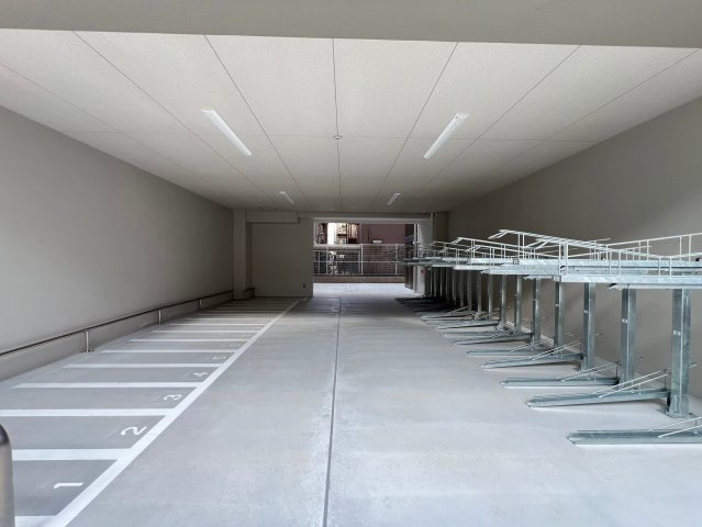 Alivis北梅田のロビー