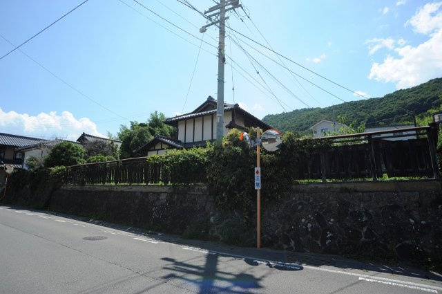 篠ノ井小松原　中古住宅の前面道路含む現地写真