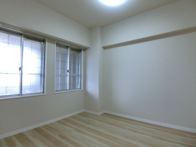 マンション青山カメリアの洋室