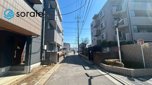 所沢市東狭山ヶ丘1丁目全1棟　新築戸建の前面道路含む現地写真|3/12 撮影