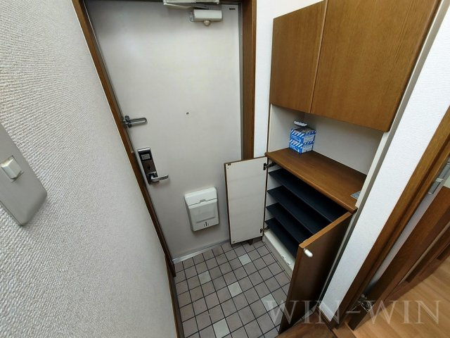 フラワーガーデン Aの玄関