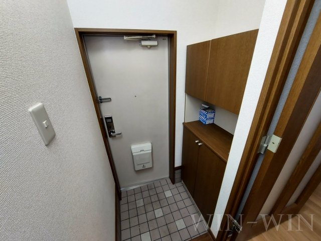 フラワーガーデン Aの玄関