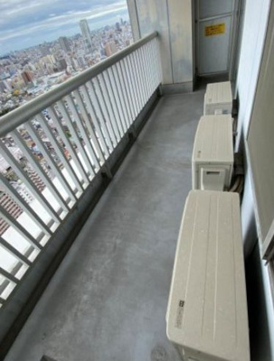 【バルコニー】 | リバーサイド隅田セントラルタワー | 暖かな日差しのふりそそぐバルコニー