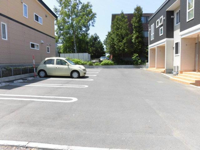 オビイーズの駐車場